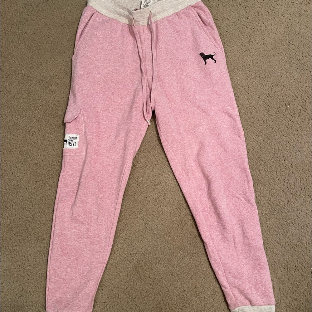 The Black Dog sweatpants lounger